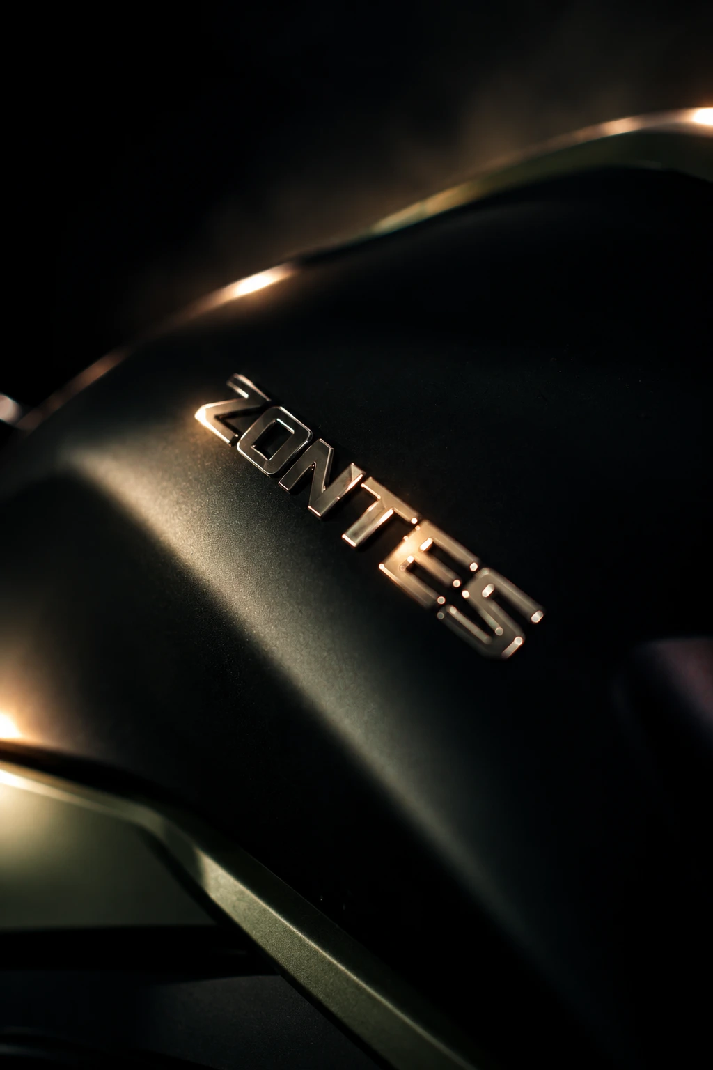 Acabamento do tanque e logotipo original Zontes