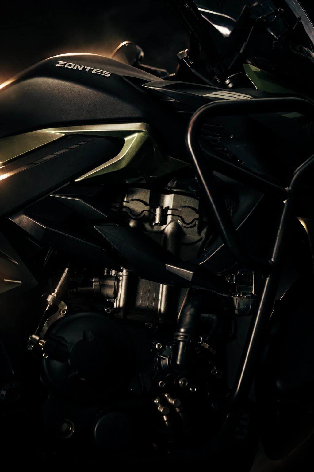 Detalhe oficial do motor monocilíndrico e acabamento da T501
